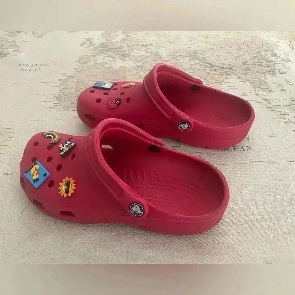 Crocs Classic Clog Varsity Red
W/Jibbits - Picture 4 of 9